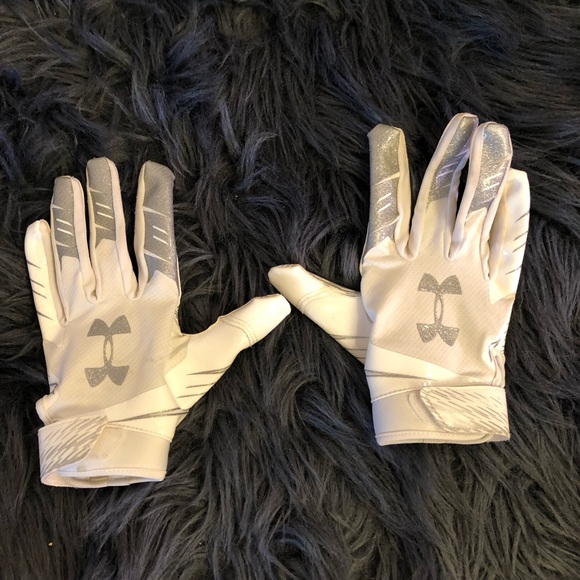 Under Armour football gloves - Picture 1 of 4